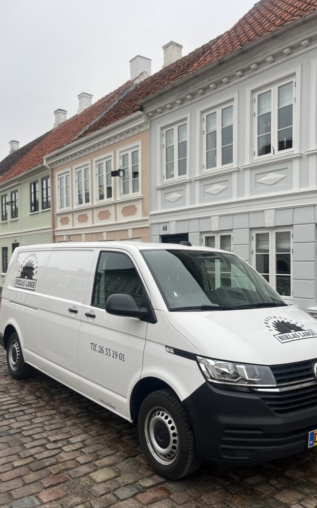 Her sker der en udskiftning af vinduer af tømrer